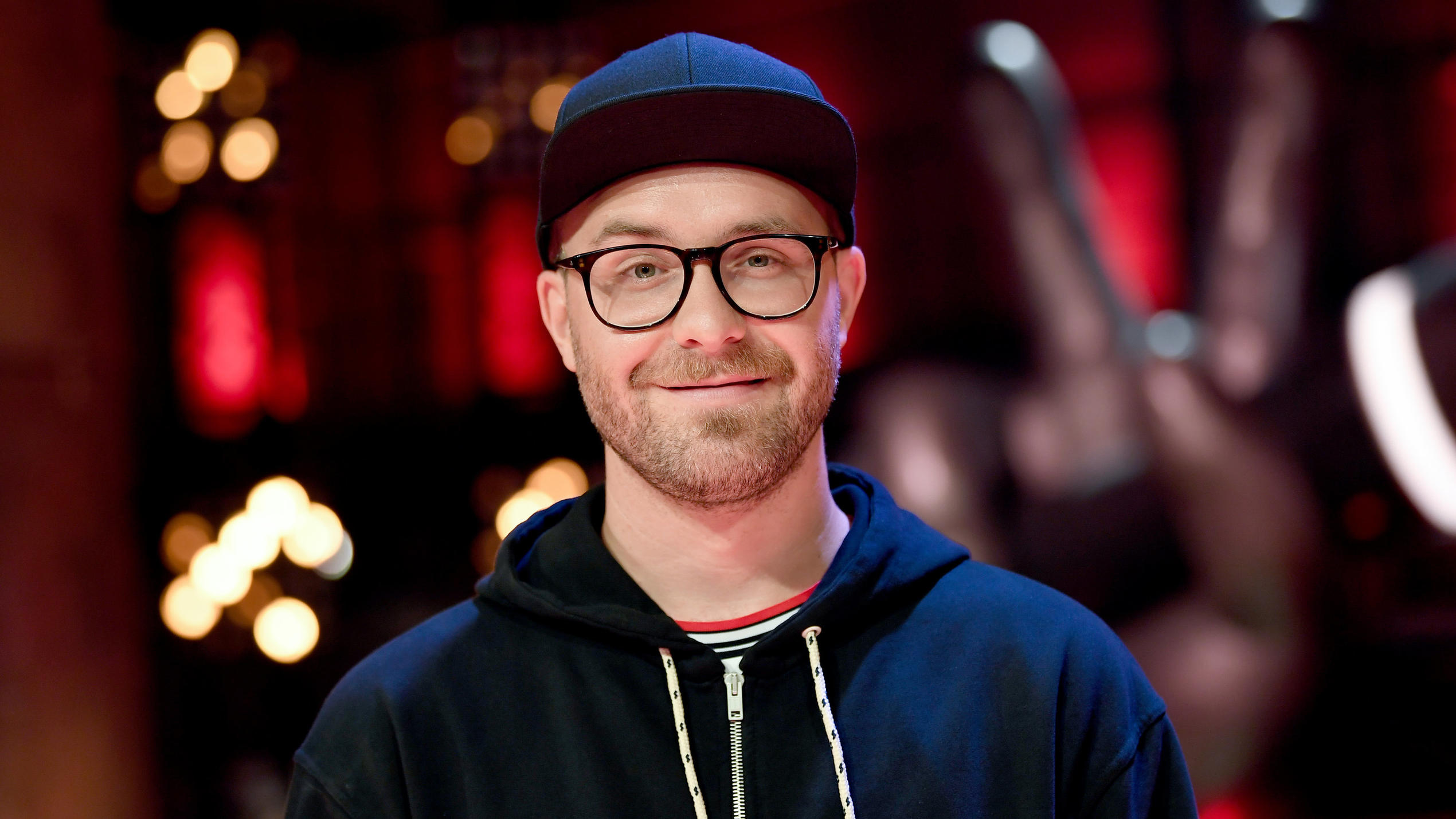 Mark Forster singt den Jubiläums-Song für „Die Sendung mit der Maus" ARCHIV - 05.08.2019, Berlin: Sänger Mark Forster am Rande der Sendung «The Voice of Germany». Forster hat der Maus zum 50. Geburtstag das Lied «Ich frag die Maus» geschrieben. Veröffentlicht wird der Song am 26.02.2021. Live will Forster den Maus-Son