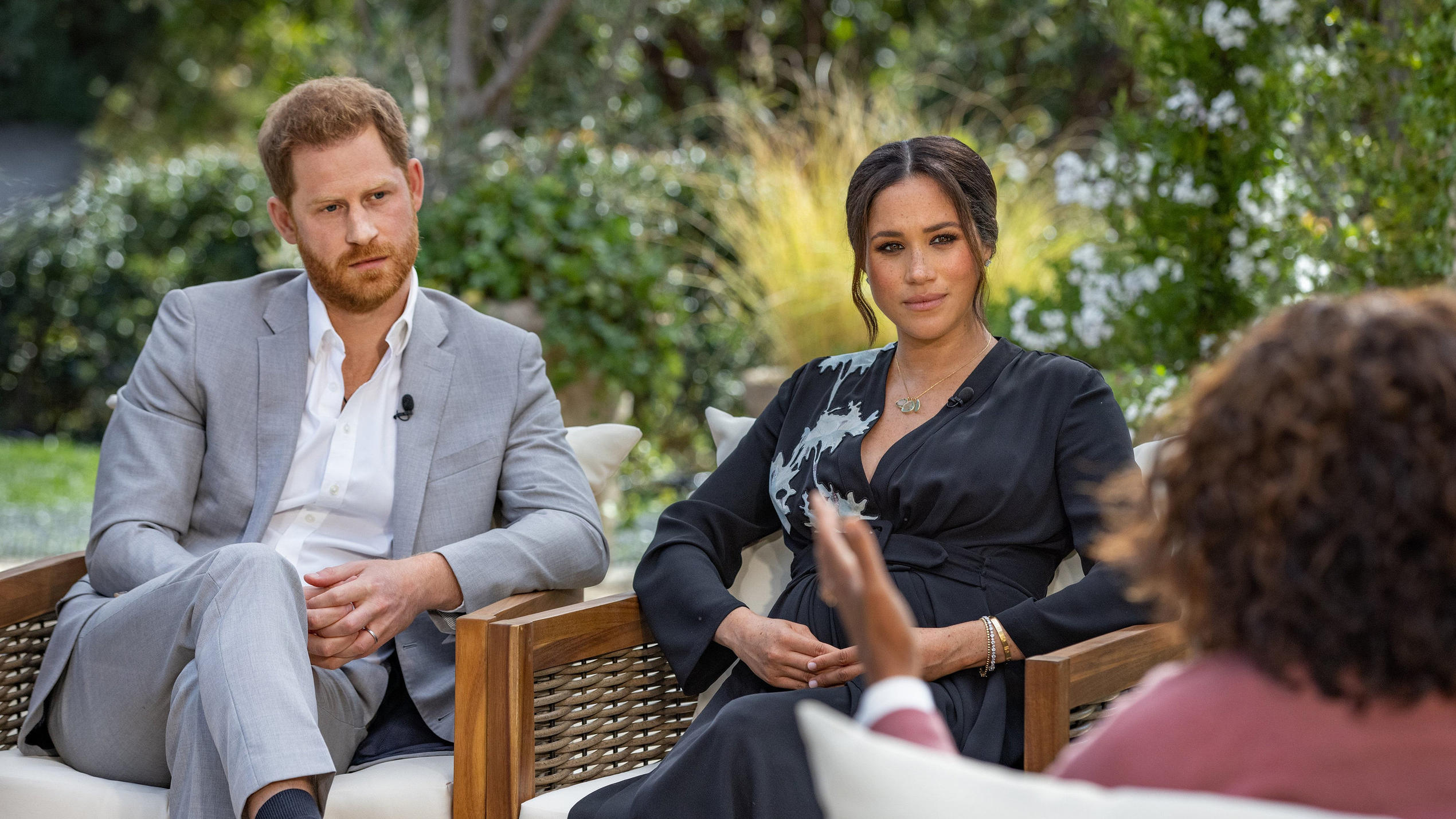 Harry & Meghan im Oprah-Interview: DIESE 12 Aussagen treffen die Royals ins Mark ARCHIV - 16.02.2021, USA, ---: HANDOUT - US-Moderatorin Oprah Winfrey (r) spricht bei einem Interview mit Prinz Harry von Großbritannien und seiner Ehefrau Herzogin Meghan. (Wiederholung mit verändertem Bildausschnitt) Foto: Joe Pugliese/Harpo Produc