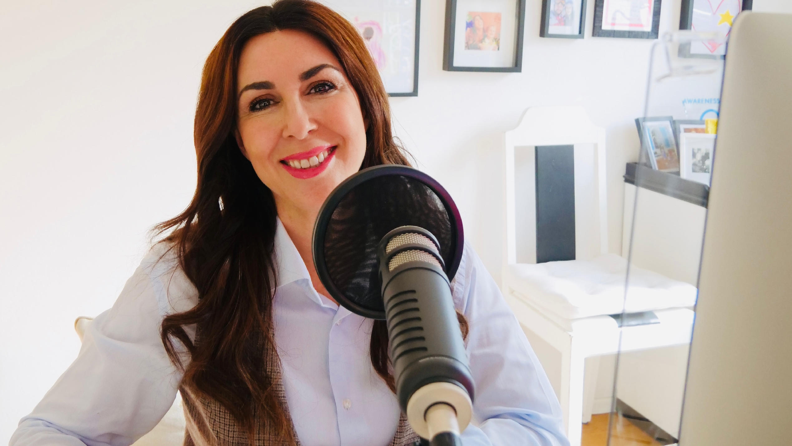 Judith Williams trifft Tina Müller: Rote Lippen auch als CEO Judith Williams nimmt eine neue Folge ihres Podcasts auf