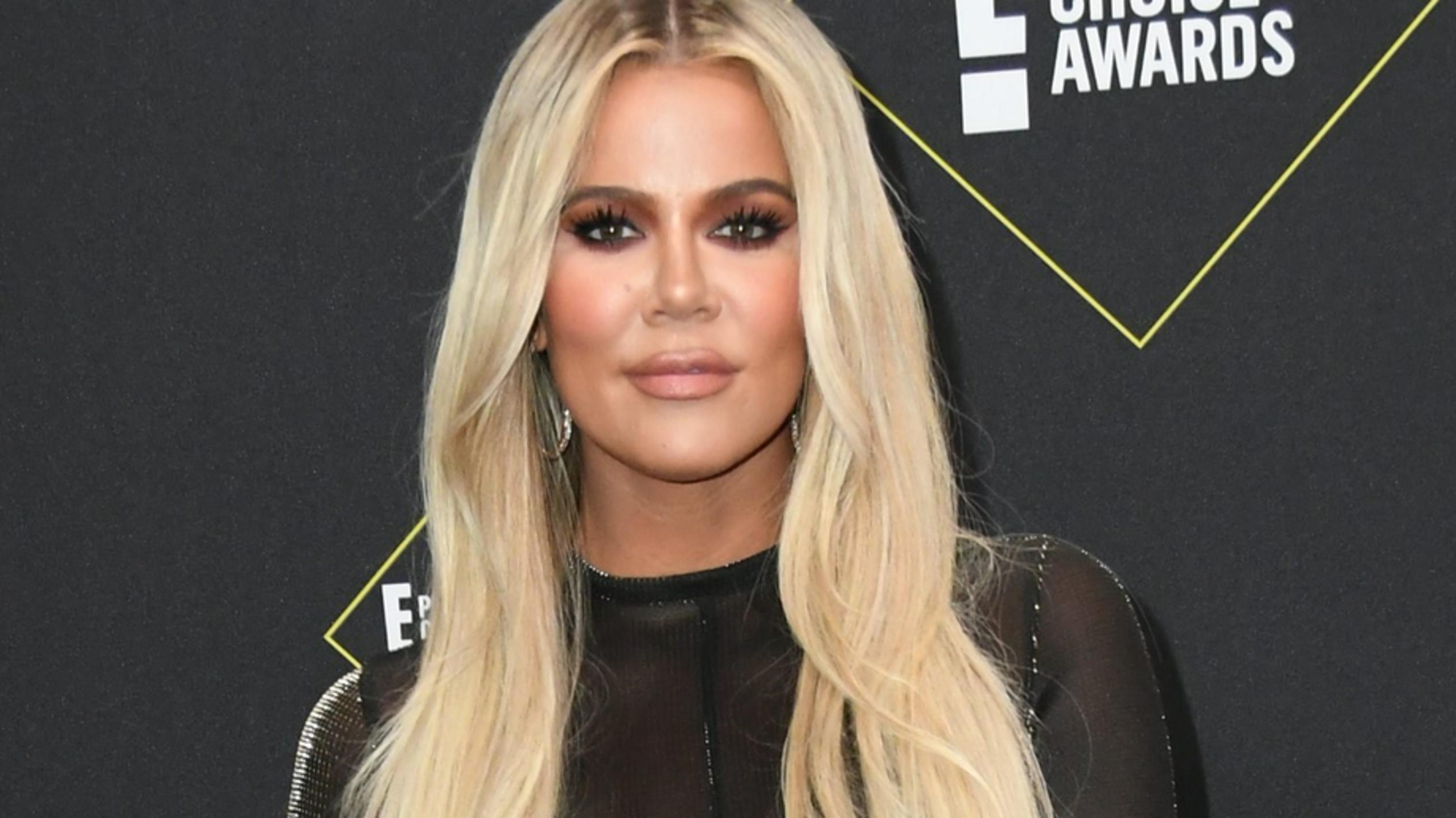 Khloe Kardashian verteidigt sich nach Aufregung um unbearbeitetes Foto Khloé Kardashian bei den People's Choice Awards 2019.
