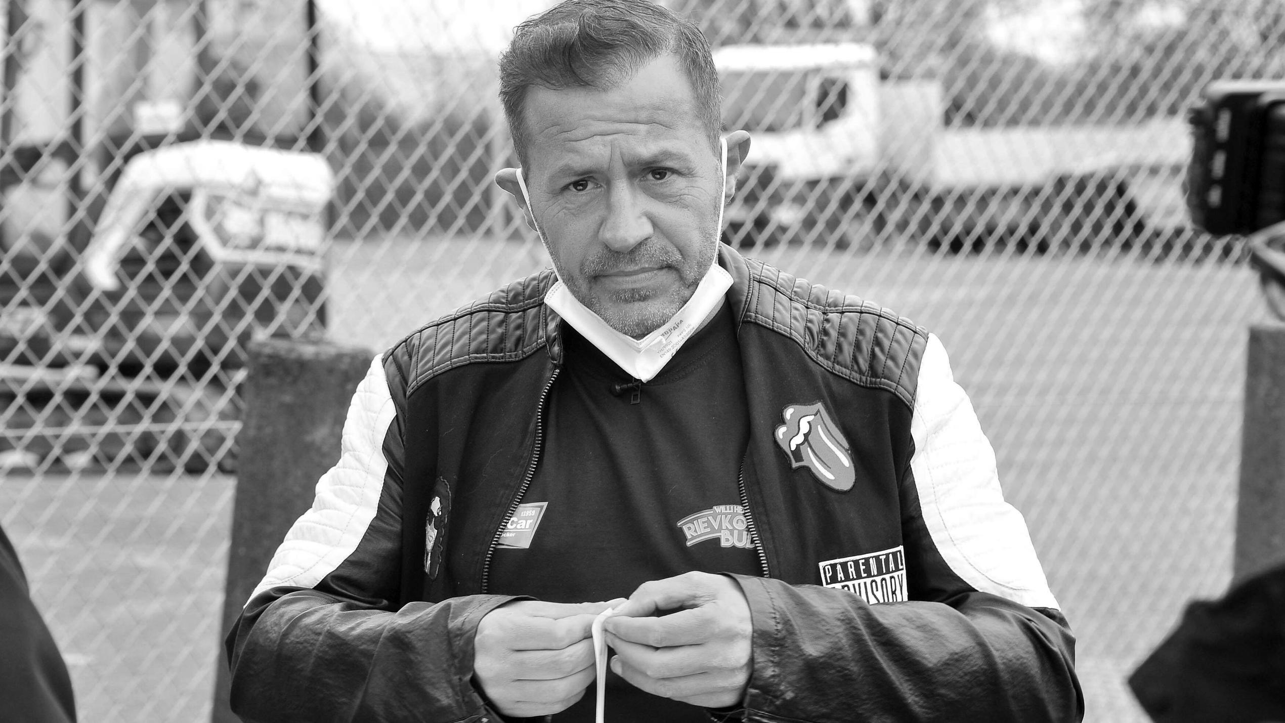 Willi Herren (†45): HIER soll er beerdigt werden Willi Herrens Rievkooche Bud . Willi Herren anläßlich der Eröffnung seines Reibekuchen-Trucks Willi Herrens Rievkooche Bud am 16.04.2021 in Köln/ Frechen. 20210416MWI61 *** Willi Herrens Rievkooche Bud Willi Herren on the occasion of the opening of