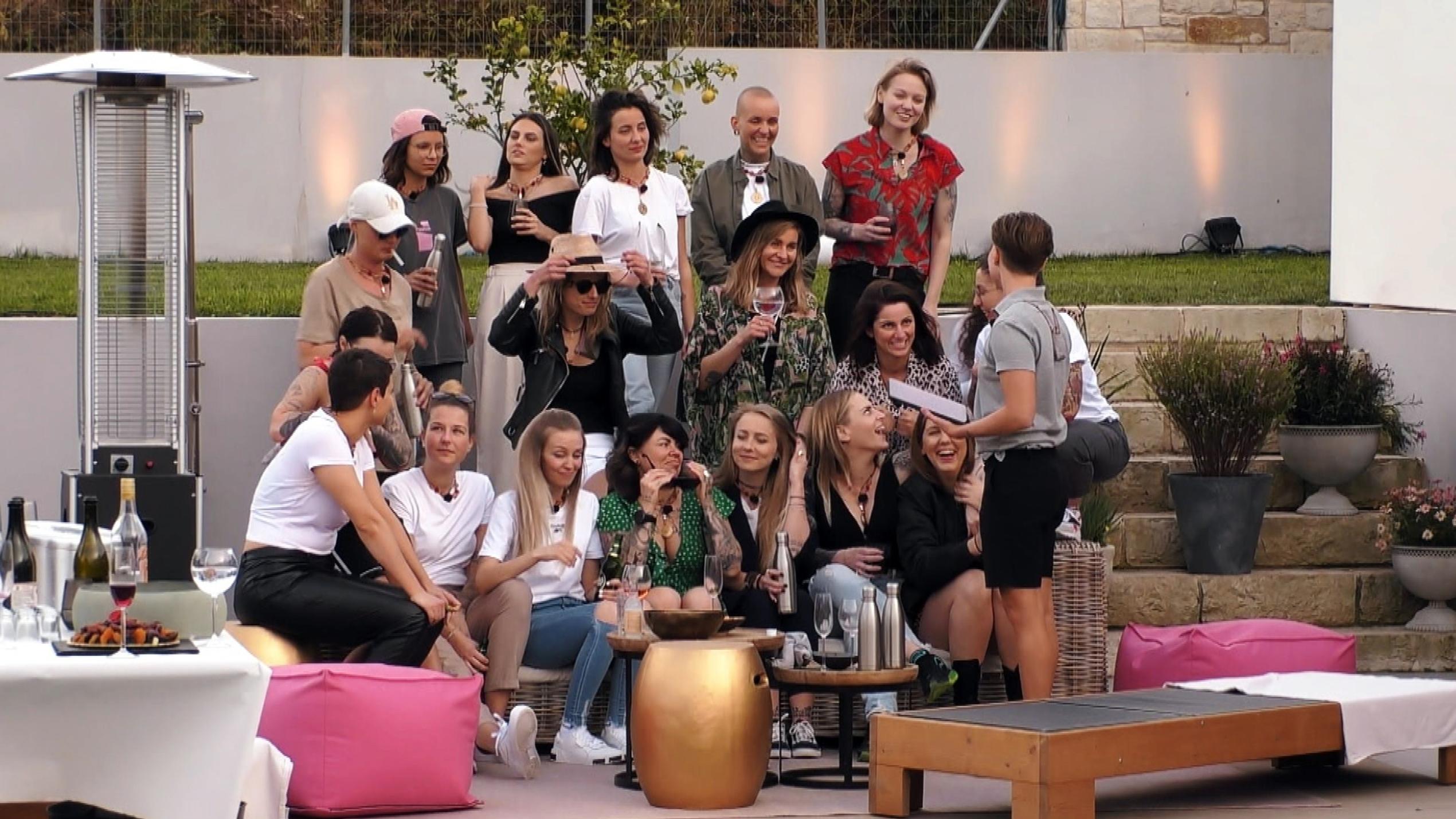 Princess Charming: Darum sind Sonja und Ulle schon vor der ersten Ladies Night raus Die "Princess Charming"-Singles nach dem Einzug in die Villa