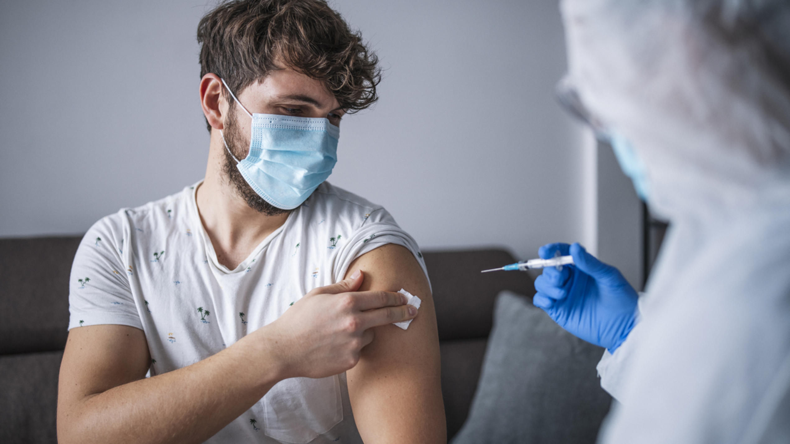 Erneute Belege für Herzmuskelentzündung nach mRNA-Impfung bei jungen Männern Einen Zusammenhang zwischen Impfungen mit den mRNA-Mitteln etwa von BioNTech/Pfizer und seltenen Herzentzündungen bei Jugendlichen und jungen Erwachsenen sieht jetzt auch eine US-Expertengruppe.