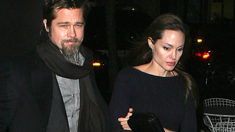 Angelina Jolie mag ihren Verlobungsring nicht Angelina Jolie mag ihren Verlobungsring nicht
