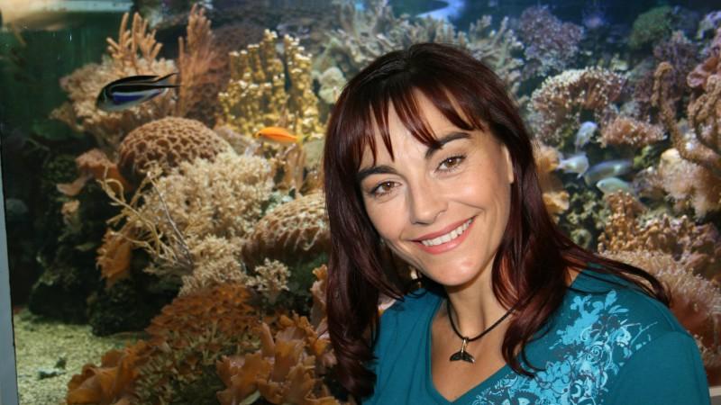 Diana Eichhorn stellt Seeanemonen vor hundkatzemaus-Reporterin Diana Eichhorn zu Besuch bei Walter Pika. Er besitzt ein eigenes Korallenriff.