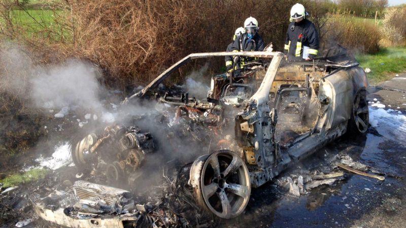 Brennender BMW Völlig ausgebrannter BMW