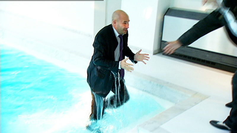 Der Makler geht unfreiwillig baden Der Makler geht unfreiwillig baden