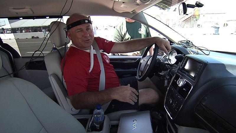 Lebendiger Crash-Test Dummy Ein lebendiger Crash-Test Dummy bei auto mobil