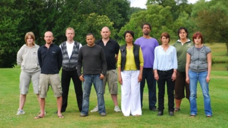 Dokumentation "Wie verrückt sind wir?" Von links: Holly, Stuart, Scott, Ravi, Dan, Donna, Kamili, Vicki, Yasmin, Alex