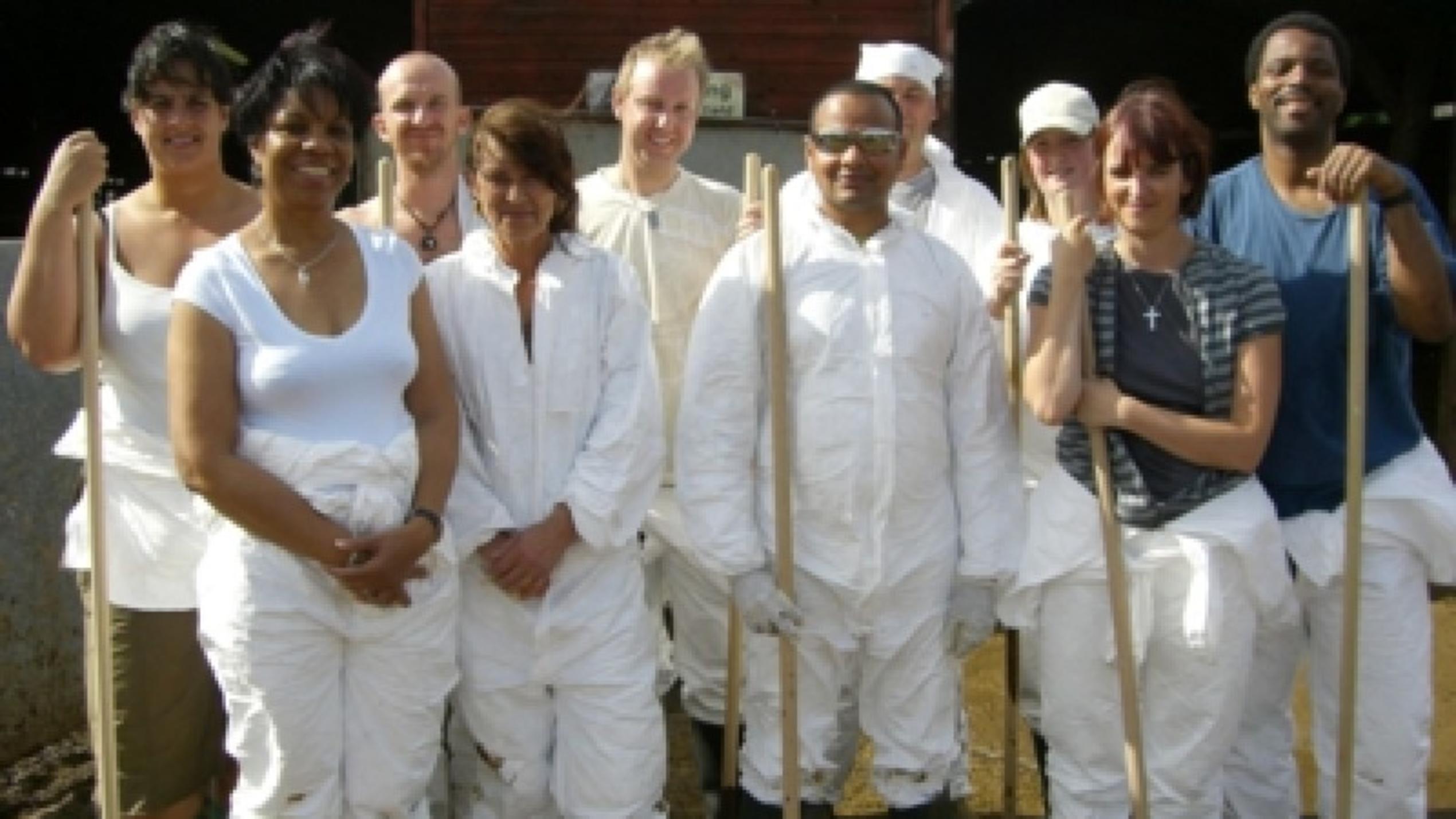 Dokumentation "Wie verrückt sind wir?" Versuchskandidaten (v.l.): Yasmin, Donna, Stuart, Vicki, Scott, Ravi, Dan, Holly, Aley, Kamili