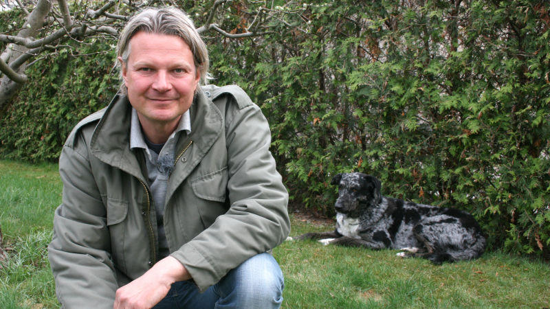 Tierschutzexperte Frank Weber und Angsthund Ghost hundkatzemaus-Tierschutzexperte Frank Weber und Angsthunde
