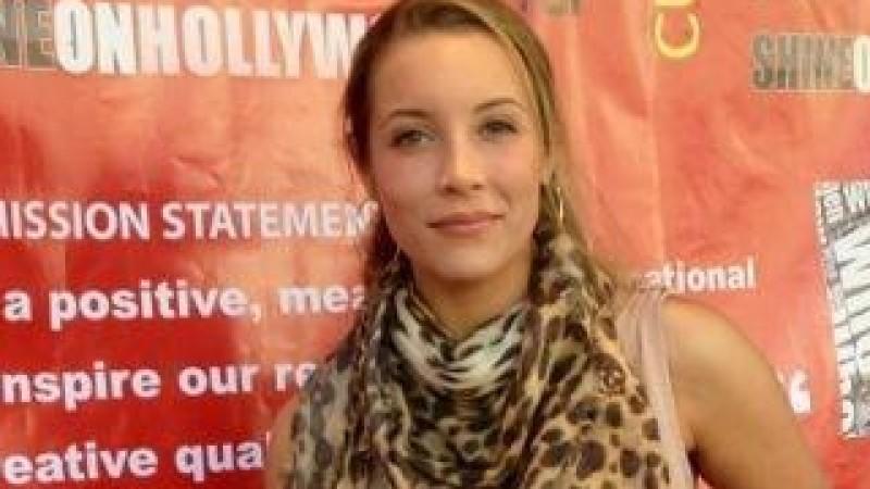 Glamourgirl Sara Schätzl will in Los Angeles ein neues Leben beginnen Sara Schätzl will in Hollywood Karriere machen.