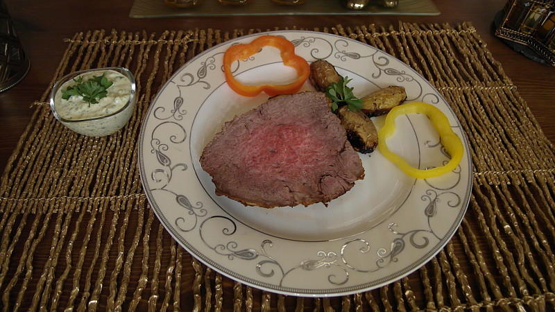 Roastbeef an Remouladensoße und Bratkartoffel Roastbeef an Remouladensoße und Bratkartoffel