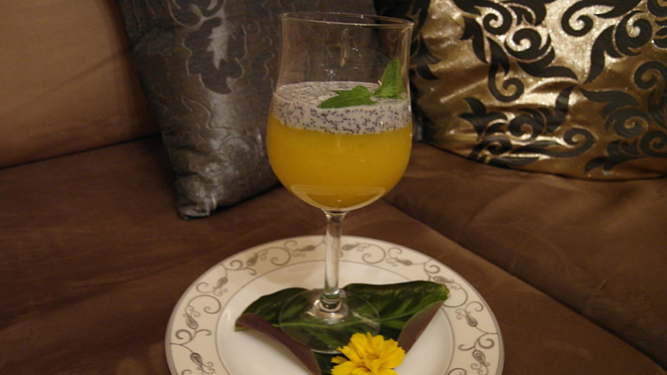 Mango-Mousse an Mohnsoße Mango-Mousse an Mohnsoße