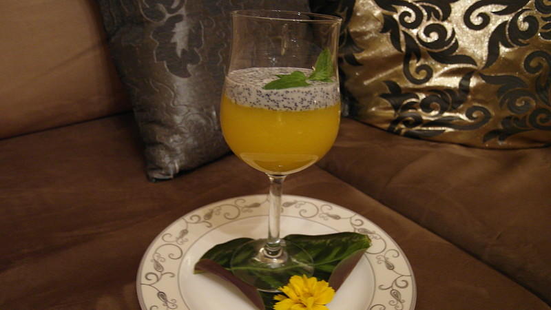 Mango-Mousse an Mohnsoße Mango-Mousse an Mohnsoße