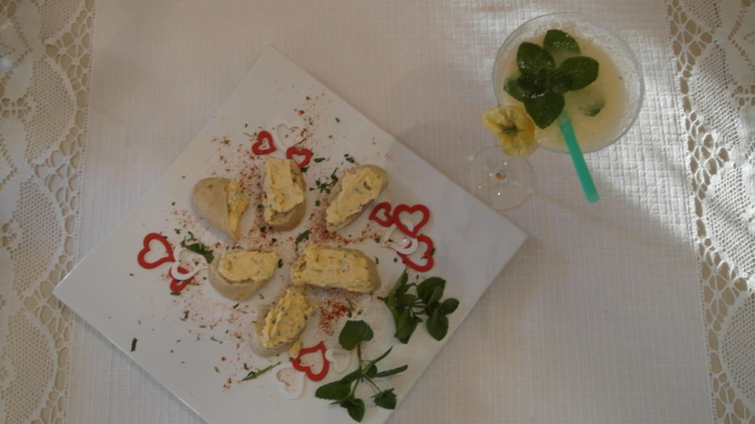 Uschis Anfang macht ein Bellini und Liptauer Uschis Anfang macht ein Bellini und Liptauer