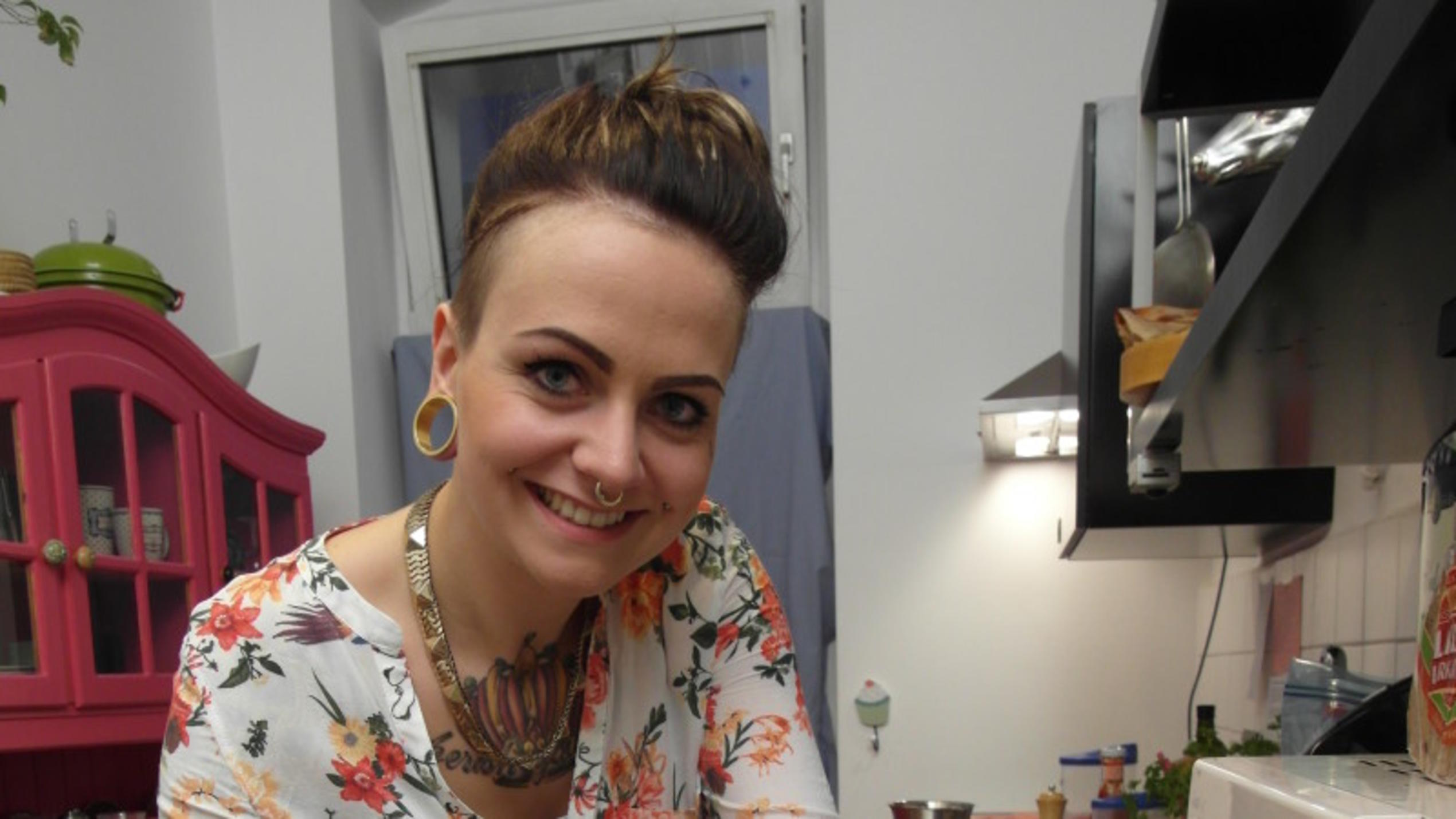 Lernen Sie Claudia kennen! "Das perfekte Dinner" ist zu Gast in Berlin - Kandidatin Claudia kocht an Tag drei
