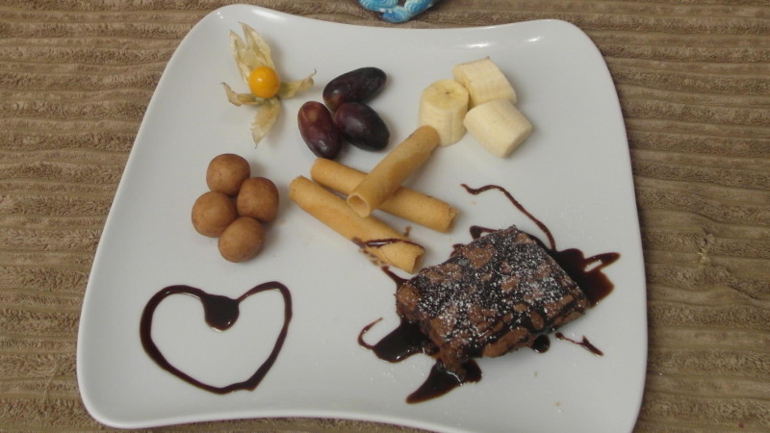 Cissy serviert zum Schluss Schokolade zum Frühstück Schokolade zum Frühstück