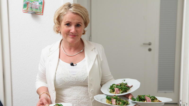 Lernen Sie Angela kennen! Gastgeberin von Montag bei "Das perfekte Dinner" ist Angela