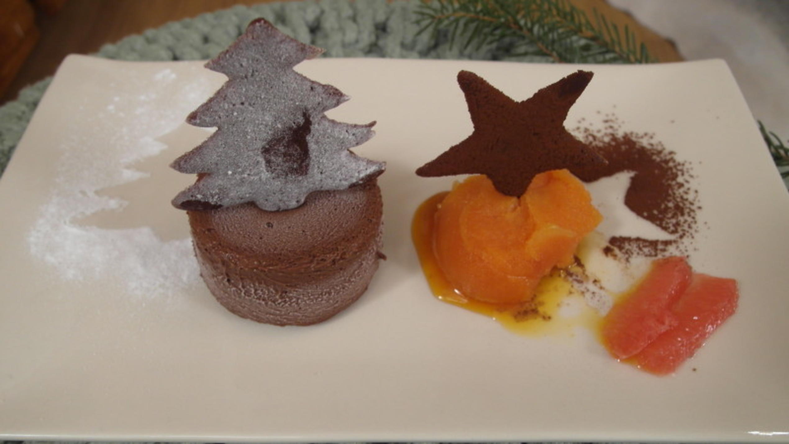 Peters schließt sein Dinner mit Orangen-Safran-Sorbet mit Soufflé-Glace von der Valrhona-Schokolade ab Peters Nachspeise bei "Das perfekte Dinner": Orangen-Safran-Sorbet mit Soufflé-Glace von der Valrhona-Schokolade