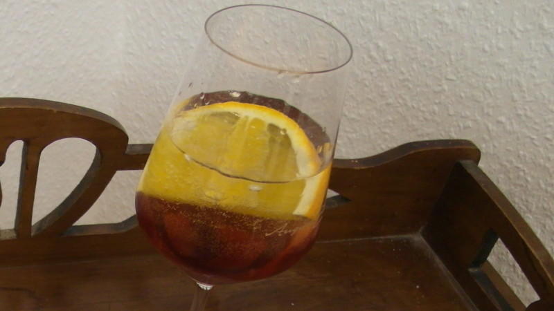 Mathias beginnt den Abend mit einer "Sieben" Mathias Aperitif bei "Das perfekte Dinner": Sieben