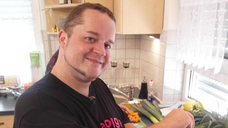 Lernen Sie Benjamin kennen! Am fünften Tag bekocht Kandidat Benjamin seine Gäste aus der Jubiläumswoche von "Das perfekte Dinner"