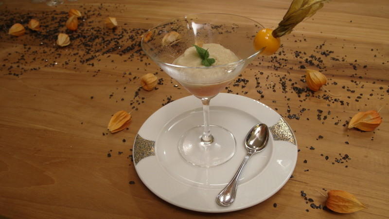 Felix beendet sein Menü mit einem Fruchtsorbet Das perfekte Dinner