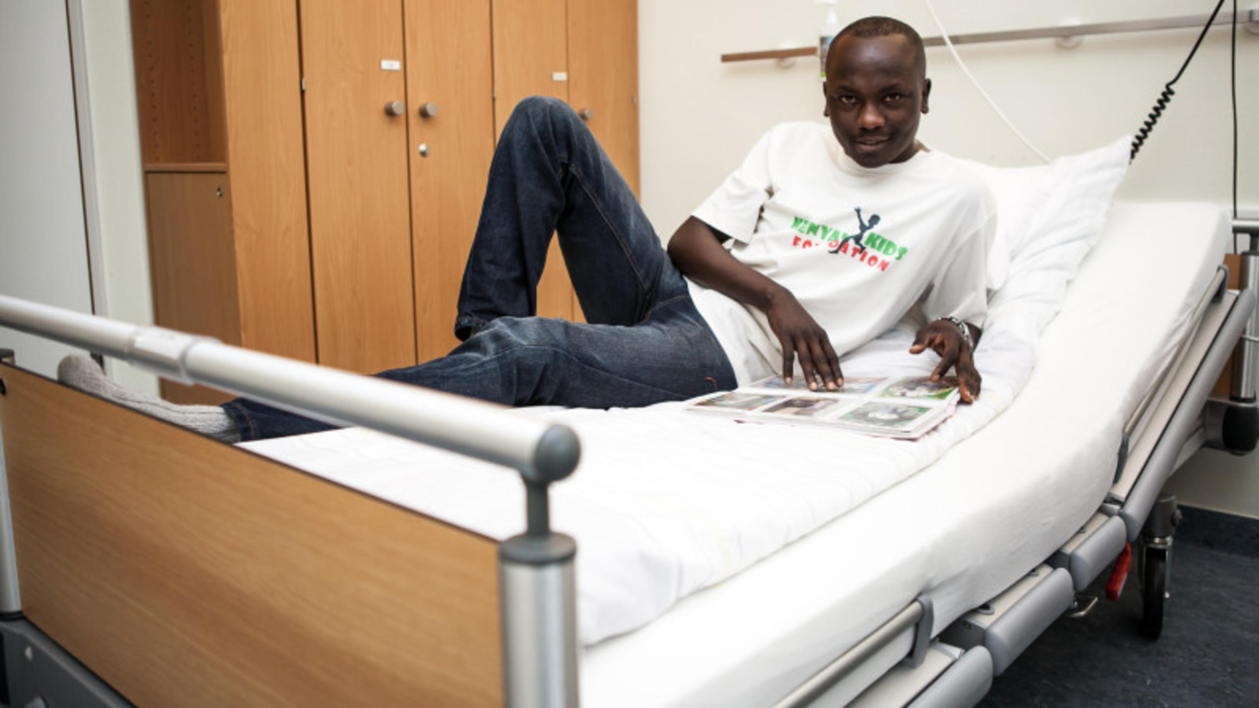 Real Cool Runnings: Schock für Annis Team - Amos muss ins Krankenhaus Amos muss ins Krankenhaus