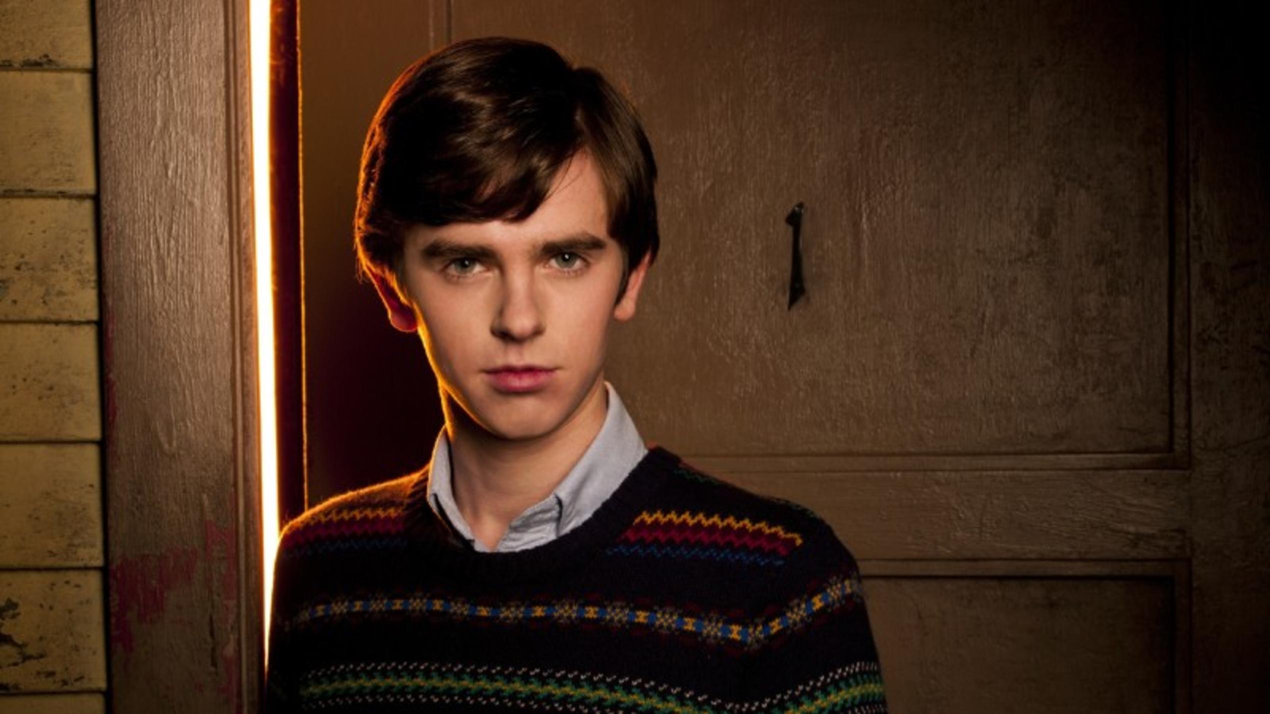 Norman Bates gespielt von Freddie Highmore Norman Bates (Freddie Highmore) VOX/NBC Universal