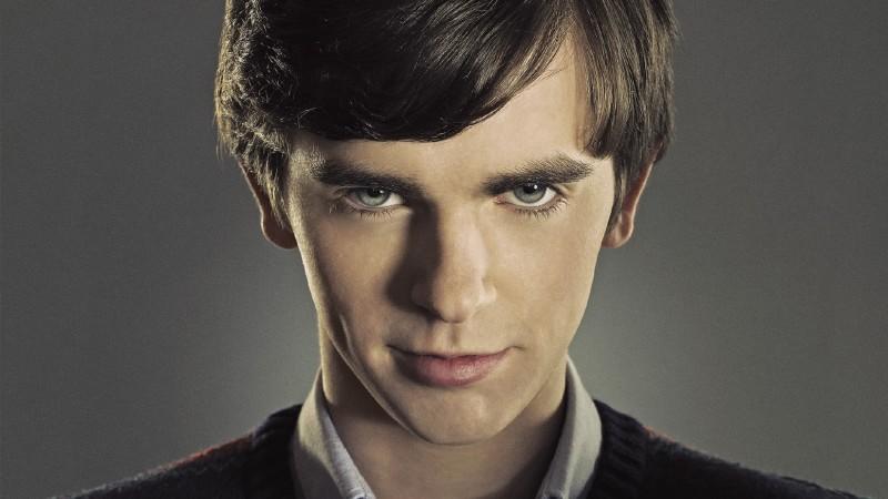 Norman Bates gespielt von Freddie Highmore Norman Bates (Freddie Highmore) VOX/NBC Universal