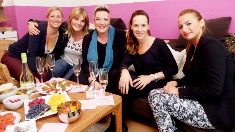 Das WM-Spezial von "Shopping Queen" V.l.: Andrea, Friederike, Wanda, Martina, Büsra © VOX/Constantin Ent..