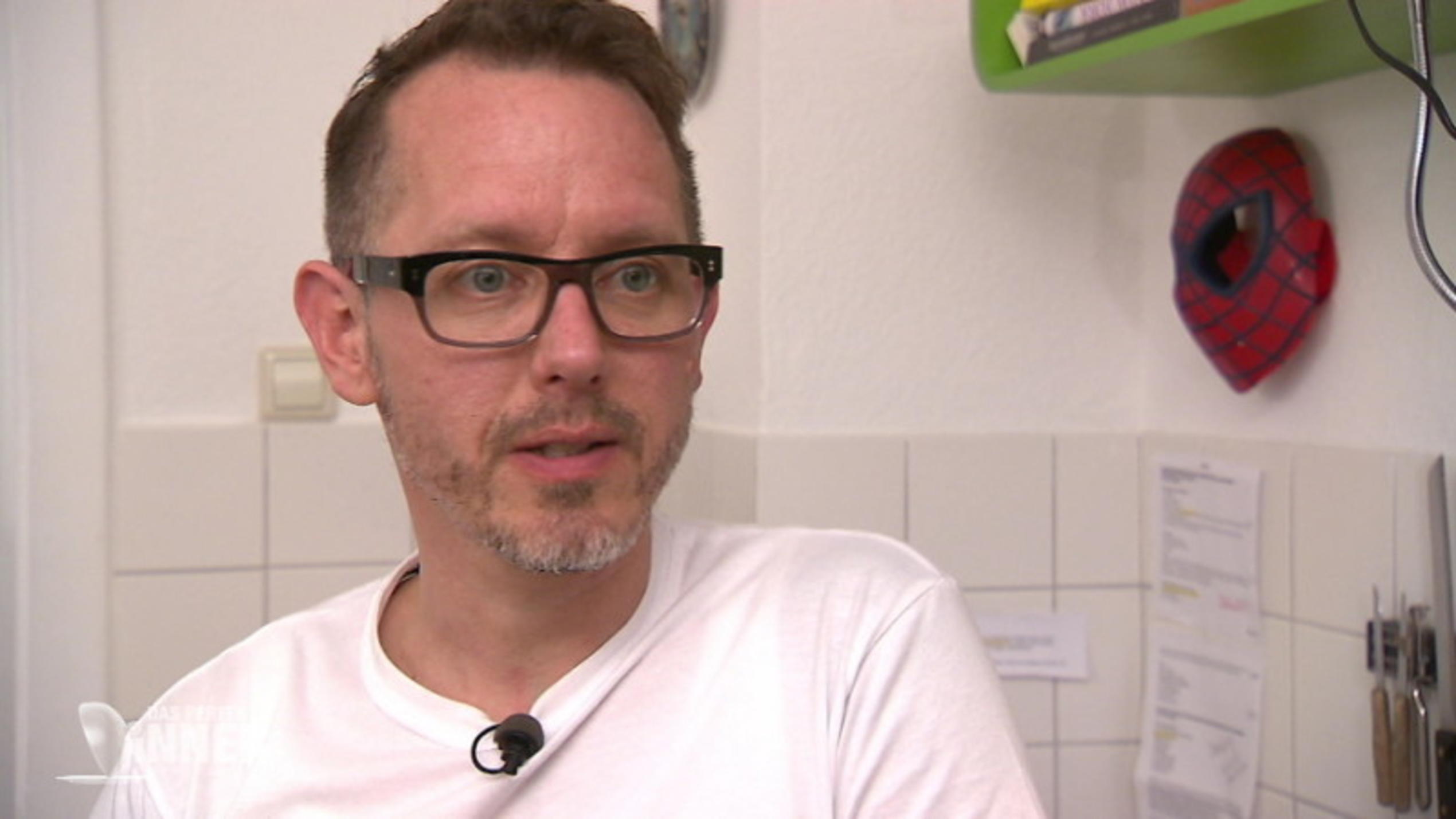 Andrés Pamela-Anderson-Plakat sorgt für Diskussionen "Das Perfekte Dinner"-Kandidat André