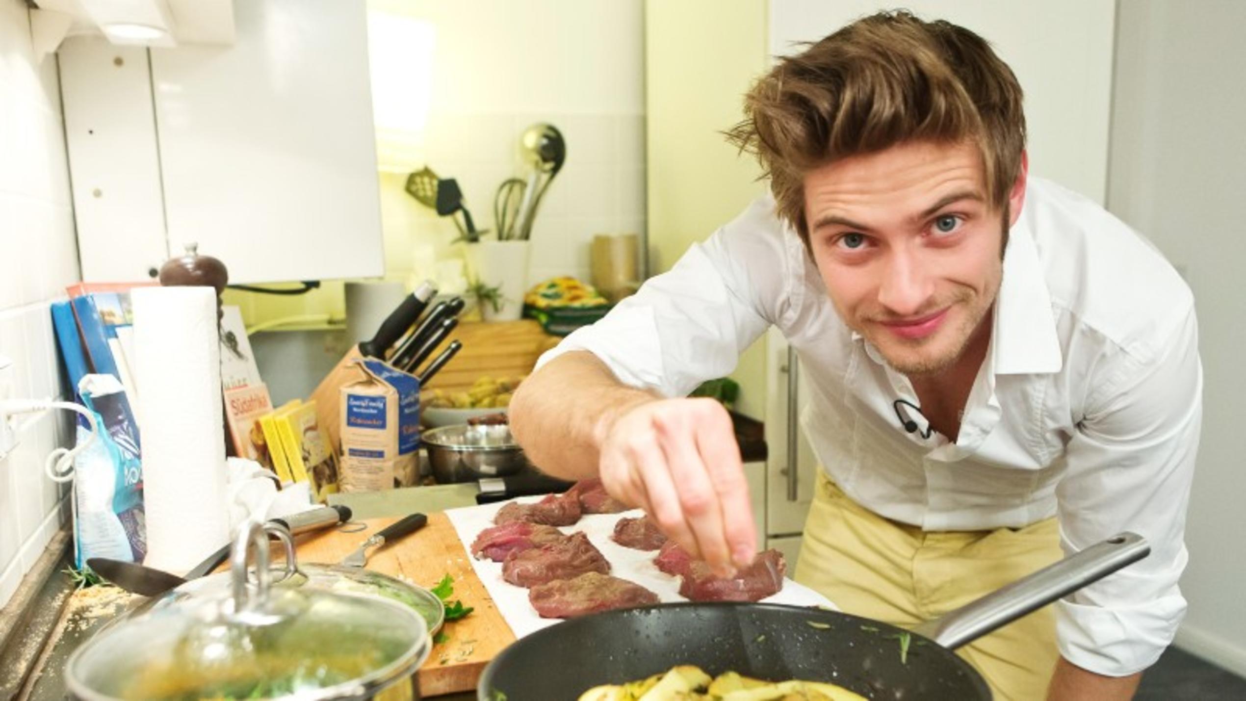 Jörn Schlönvoigts dritter Dinner-Versuch Jörn Schlönvoigt zum dritten Mal beim Promi Dinner