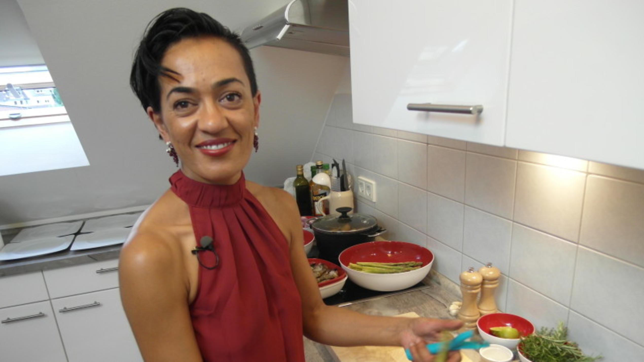 Roya kann ohne Kaffee nicht leben! Roya kann ohne Kaffee nicht leben!