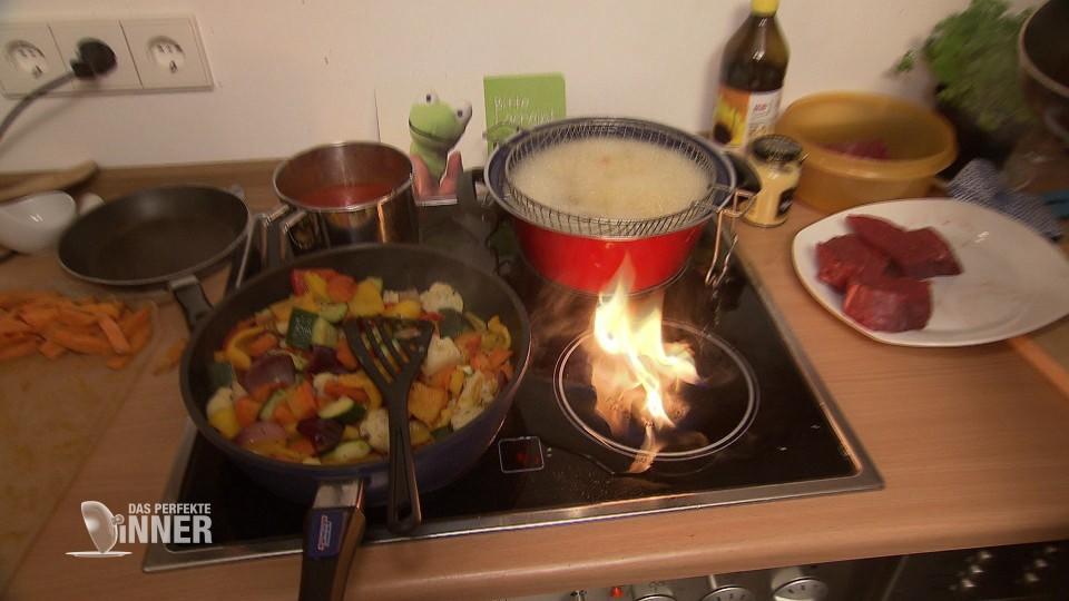 Das perfekte Dinner: Matthias ist Feuer und Flamme für seinen Hauptgang Das perfekte Dinner: Matthias ist Feuer und Flamme für seinen Hauptgang