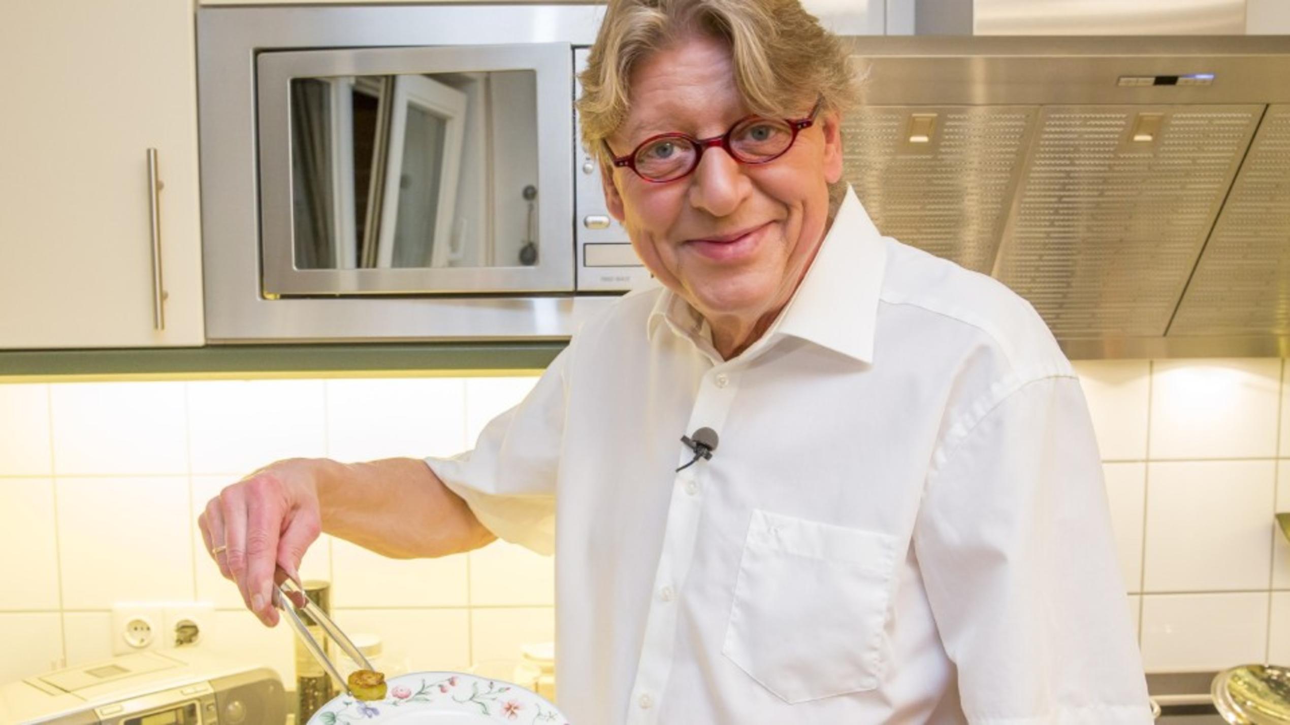 Das perfekte Promi Dinner: Walter Freiwald - ein Alleskönner auch am Herd? Walter Freiwald