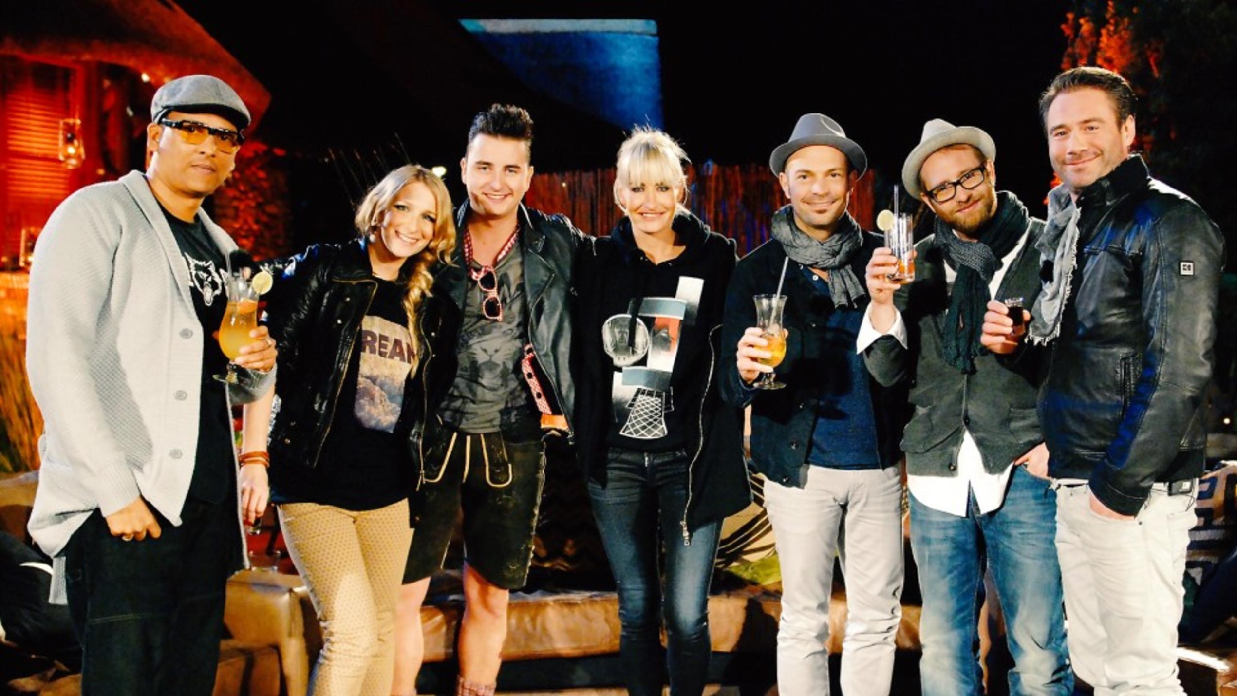 "Sing meinen Song – Das Tauschkonzert" mit ECHO ausgezeichnet V.l.: Xavier Naidoo, Sandra Nasic, Andreas Gabalier, Sarah Connor, Roger Cicero, Gregor Meyle, Sasha