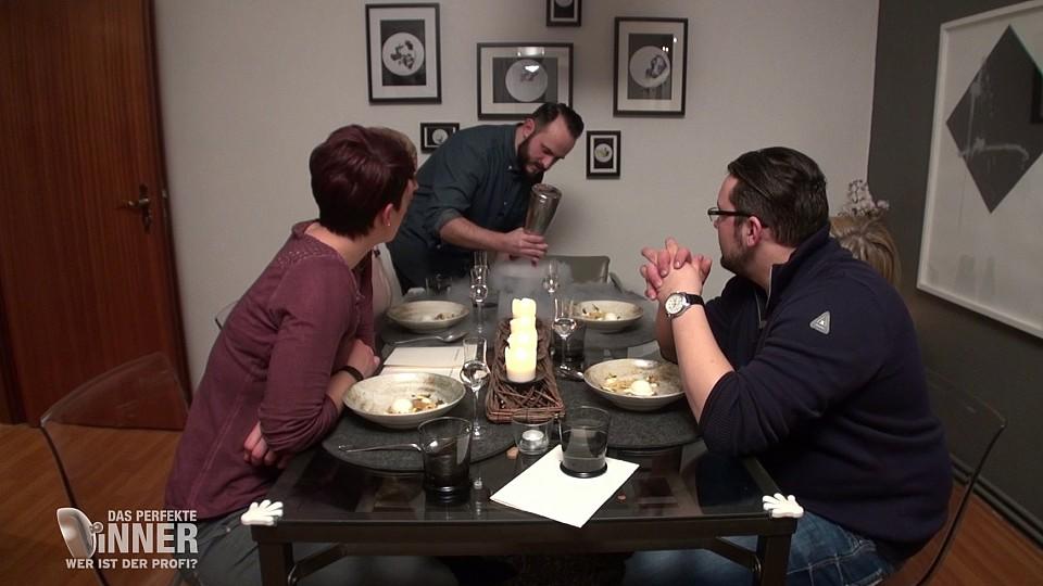 Wer ist der Profi?: Dessert mit Trockeneis-Showeinlage Das perfekte Dinner, Wer ist der Profi?, Kandidat Kristof