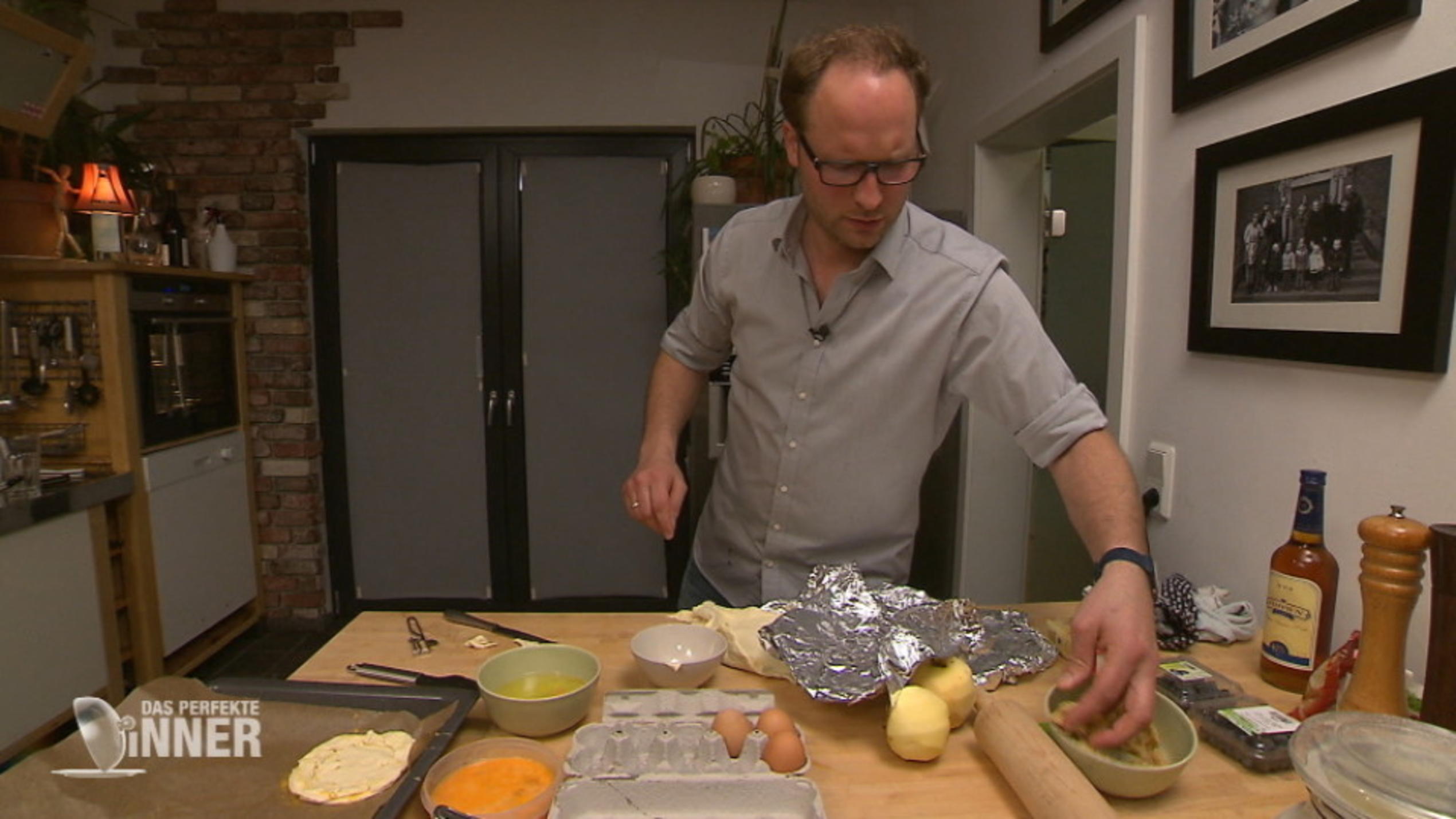 Das perfekte Dinner: Gastgeber Wassili backt alles selbst Der perfekte Dinner, Kandidat Wassili, backen, Bäcker