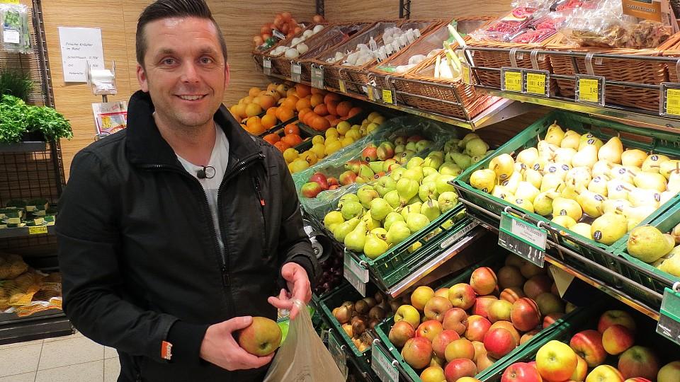 Das perfekte Dinner in Hamburg: Max findet, "Mikrowellen-Essen schmeckt nicht" Dinner Kandidat Max