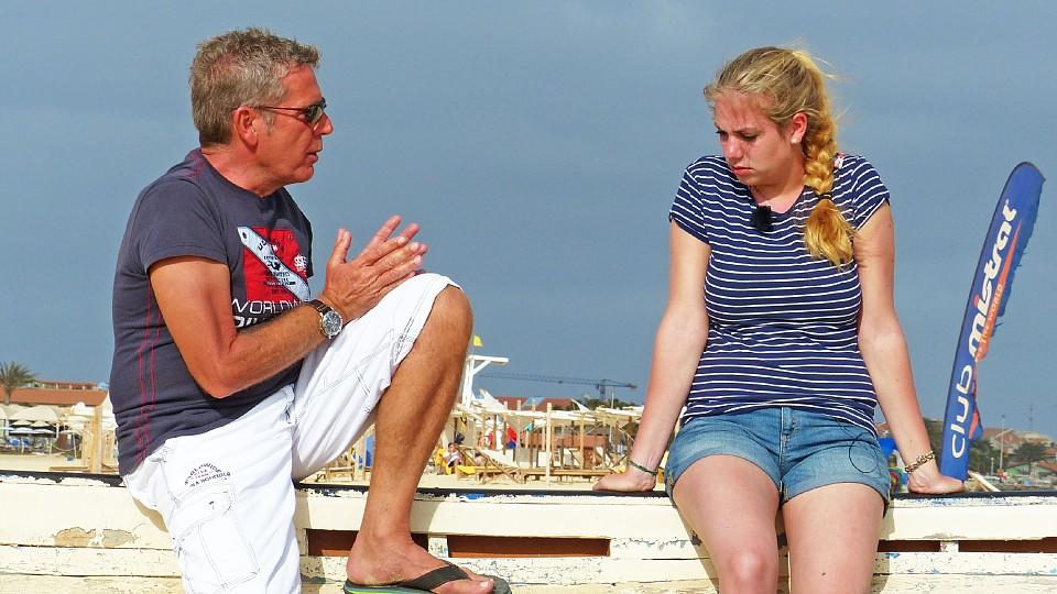Auf und davon: Kann Annika ihren Chef beim Tauchgang überzeugen? Auf und davon: Kann Annika ihren Chef Wolfgang Clausen beim Tauchgang überzeugen?