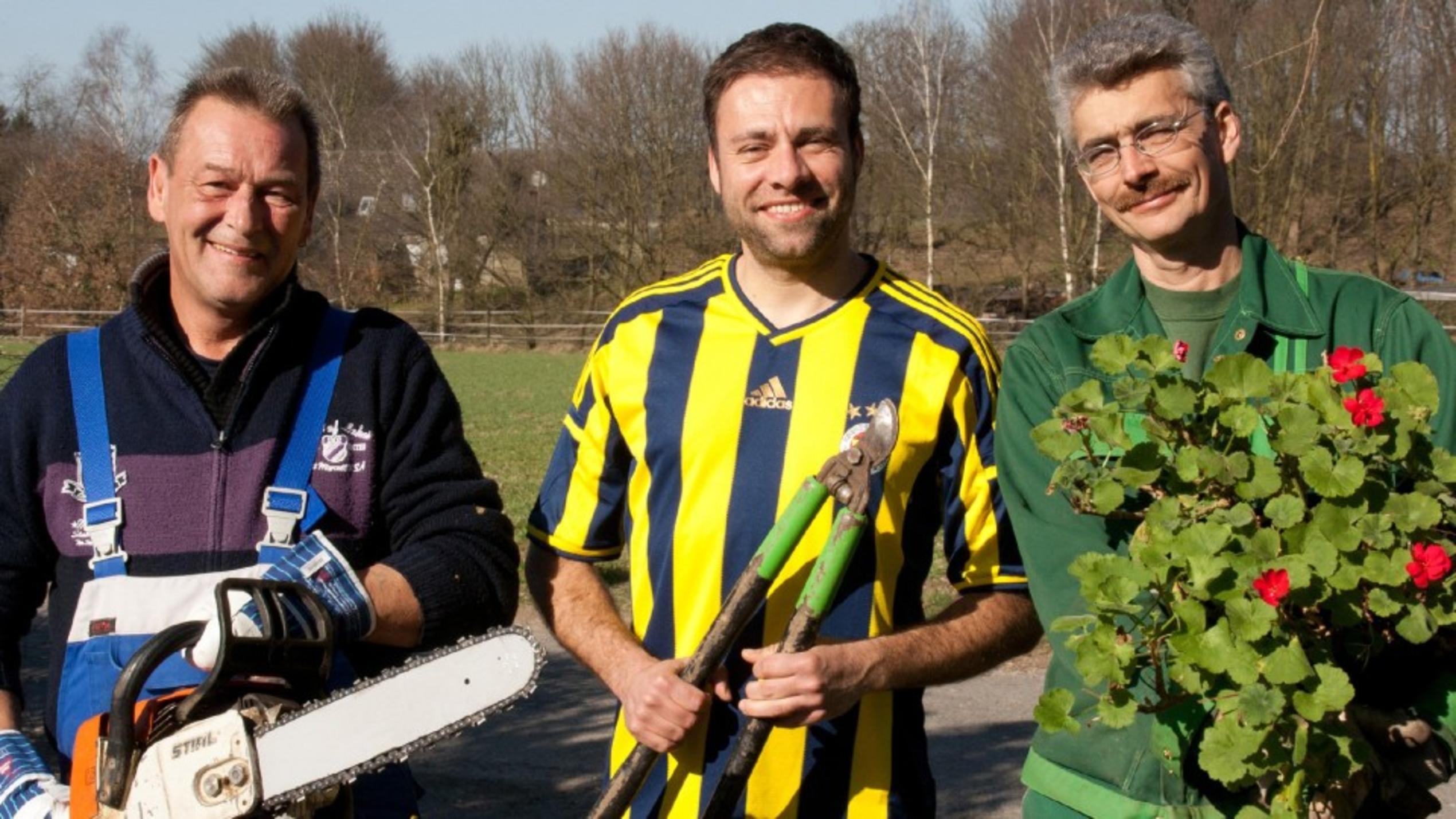 Die Beet-Brüder: Claus, Ralle und Ralf Dammasch verschönern fremde Gärten Claus, Ralle und Ralf Dammasch verschönern als "Beet-Brüder" fremde Gärten.