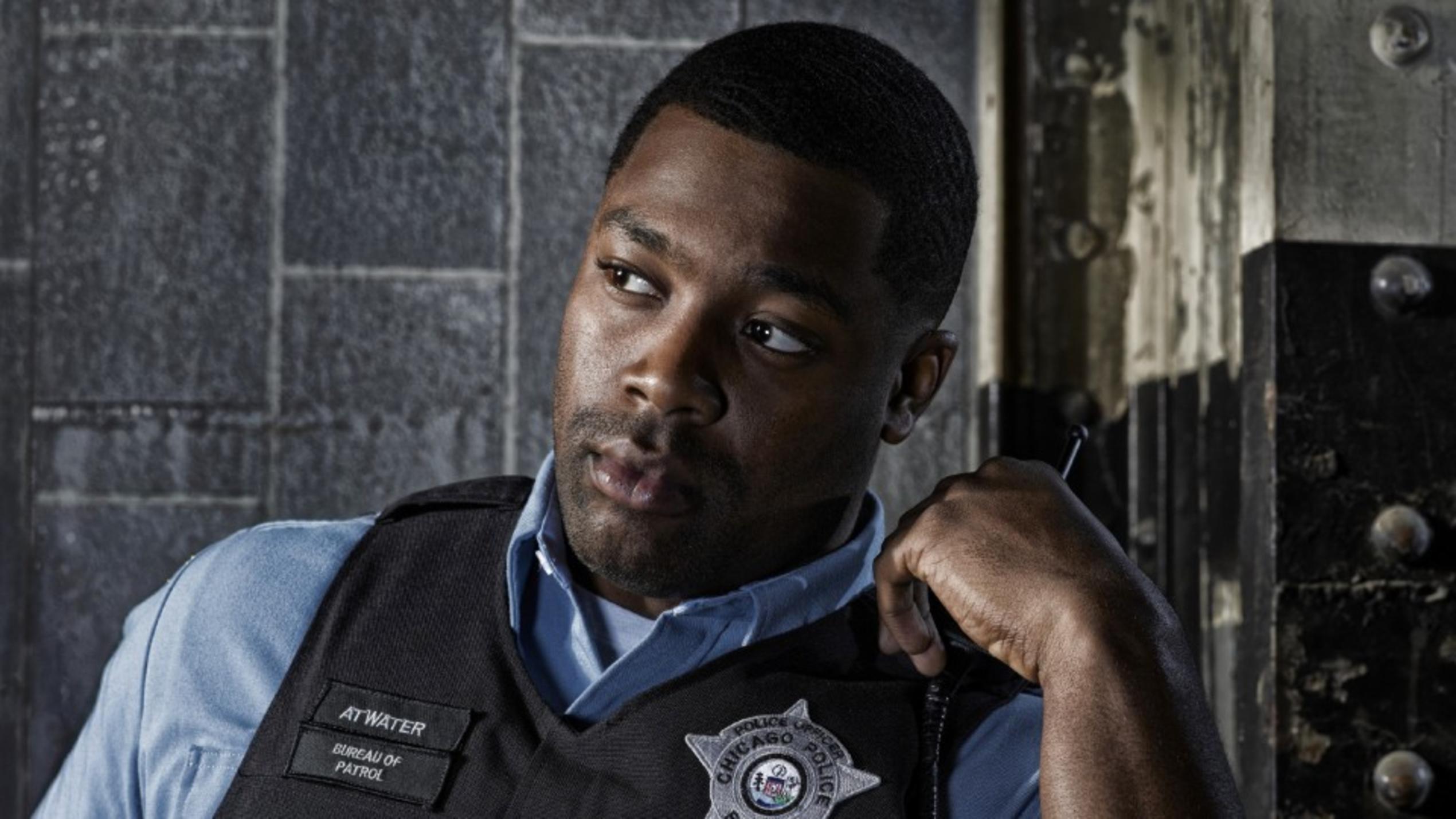 LaRoyce Hawkins spielt Officer Kevin Atwater LaRoyce Hawkins spielt Officer Kevin Atwater