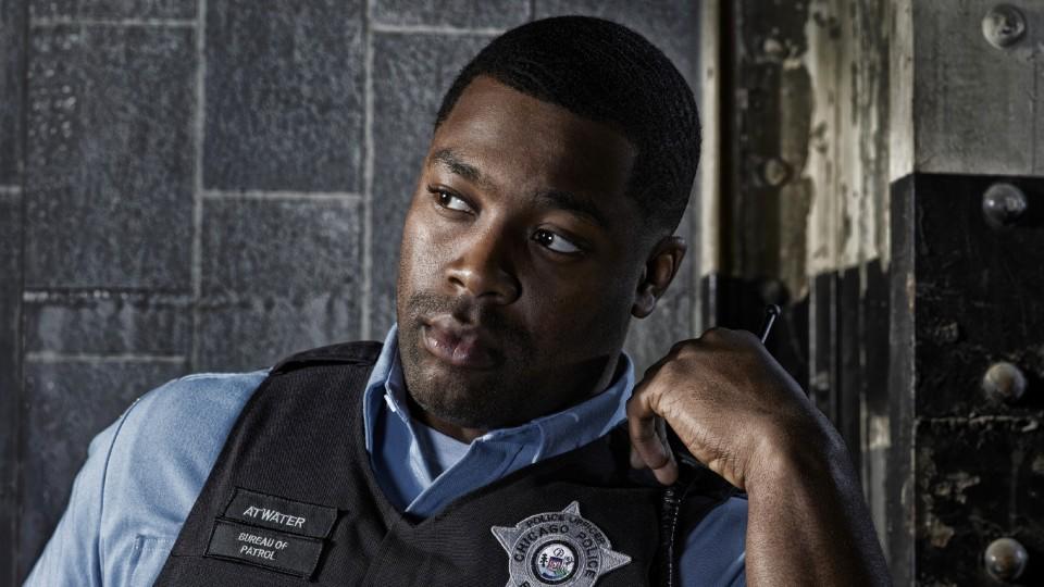 LaRoyce Hawkins spielt Officer Kevin Atwater LaRoyce Hawkins spielt Officer Kevin Atwater