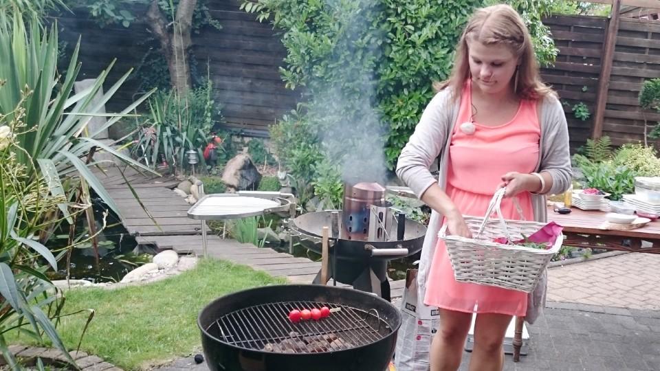 Das perfekte Dinner: 100% Grillen Michelle ist das Küken bei 100% Grillen