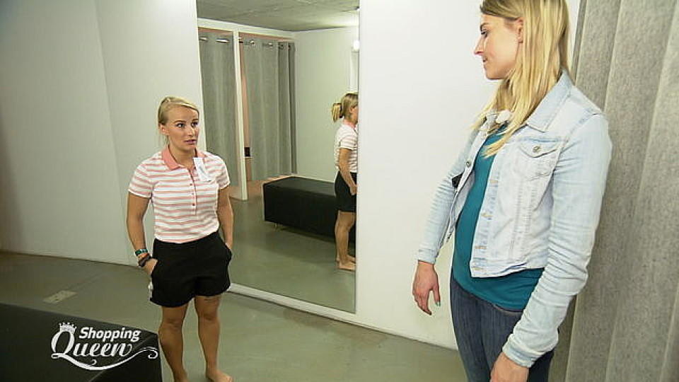 Shopping Queen: Jenny steht vor einer "großen" Aufgabe Shopping Queen: Auch die Shorts überzeugen die beiden Freundinnen noch nicht wirklich ...