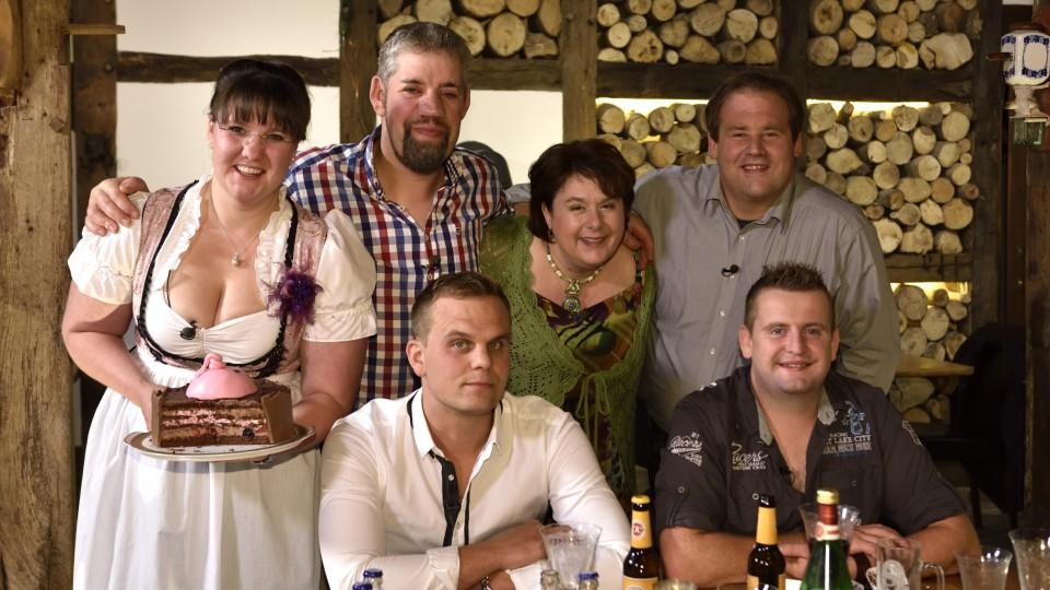 Das perfekte Promi Dinner: Kochlöffel statt Heugabel Das perfekte Promi Dinner Bauer sucht Frau-Spezial