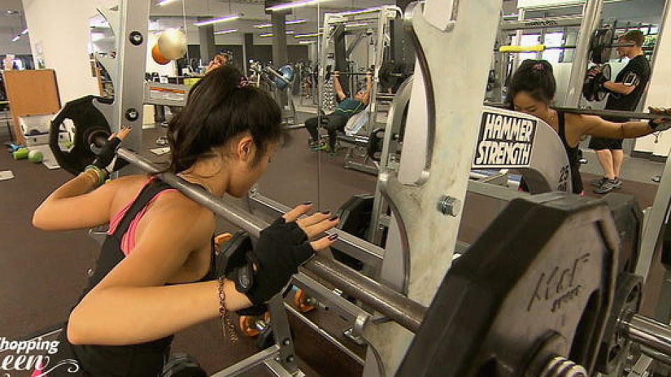 "Shopping Queen"-Kandidatin Ngoc hat "voll Lust auf den Sieg" Shopping Queen: Im Fitnessstudio powert Ngoc sich richtig aus