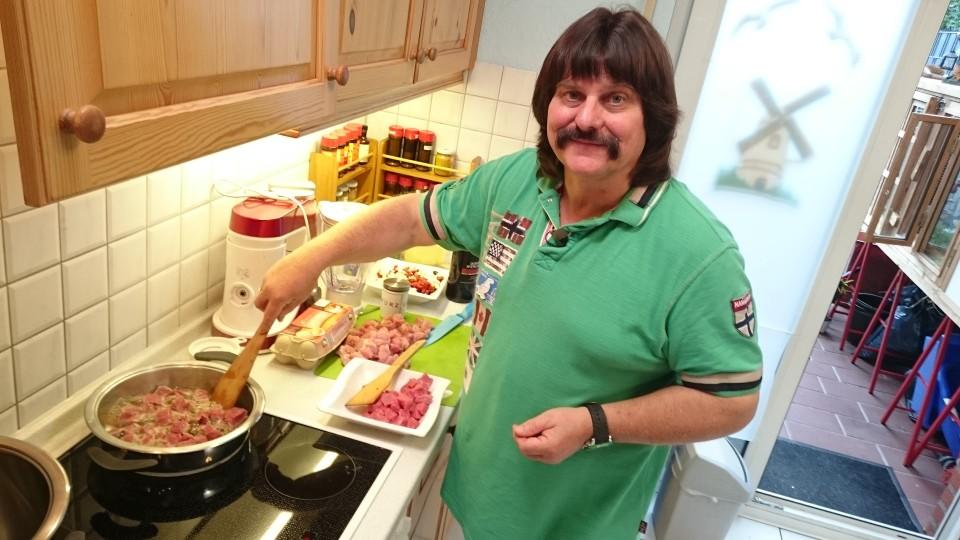 Das perfekte Dinner: Willi will endlich zeigen, was in ihm steckt Das perfekte Dinner: Willi möchte seine Gäste rundum verwöhnen