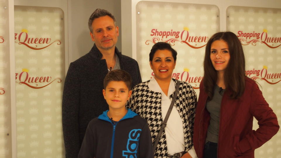 Shopping Queen – Familien-Spezial: Familie de la Bastide präsentiert einen lässigen Look Familie de la Bastide auf dem "Shopping Queen"-Laufsteg